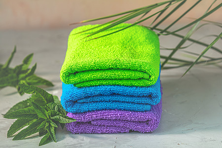 SPA 毛巾美容和放松概念温泉肥皂药品叶子环境卫生芳香疗法身体草本图片