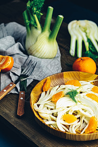 传统西西里意大利沙拉 配有香肠和橘子橙子胡椒料理绿色黄色水果食物小吃叶子薄荷图片
