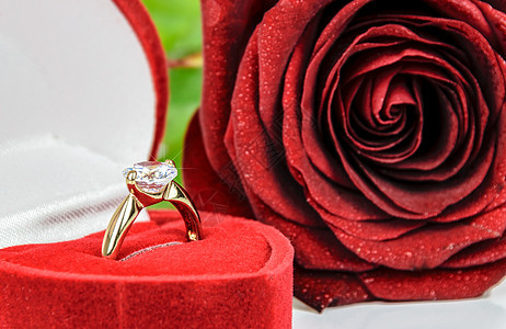 黄金订婚戒指反射盒子珠宝玫瑰热情魅力宝石宏观婚姻优雅图片
