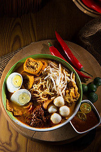 传统咖喱辣椒面汤食物柔佛盘子酿造蔬菜马来语美食筷子午餐叻沙图片