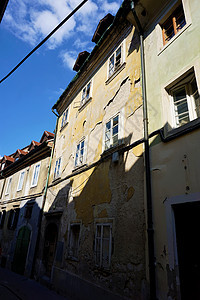 卢布尔雅那市中心旧房子的相片街图片