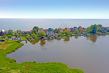 荷兰羊角村从IJsselmeer的Uitdam传统村旅游房子日落农村旅行建筑学历史草地建筑风景背景