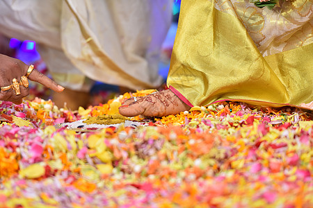 传统的印度教传统结婚仪式婚礼金子美丽女士订婚婚姻文化恋人花朵宗教图片