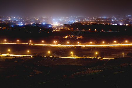 Mdina马耳他古老首都周围的光照道路和地面的夜视全景 长期照射车辆城市照明灯笼运输交通土地天线黑暗建筑图片