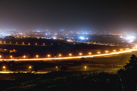 Mdina马耳他古老首都周围的光照道路和地面的夜视全景 长期照射车辆黑暗城市运输土地灯笼交通天线建筑照明图片