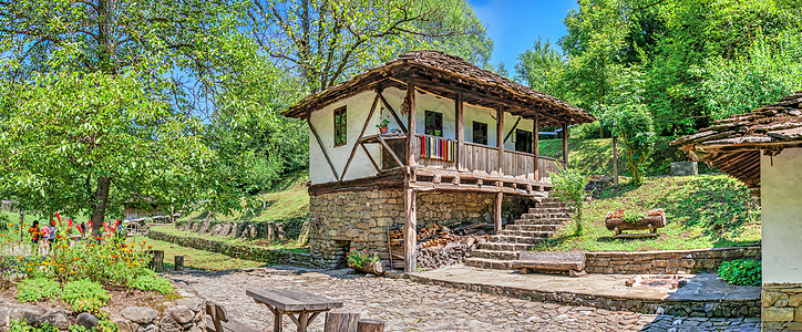 保加利亚Etar村的旧传统老屋 保加利亚森林树木博览会建筑吸引力烟囱人种学历史房子遗产图片