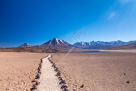 沙漠令人惊叹的景色 智利 南美反射旅游蓝色公园旅行荒野风景全景天空顶峰图片