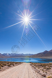 沙漠令人惊叹的景色 智利 南美反射风景荒野全景公园火山旅行旅游顶峰天空图片
