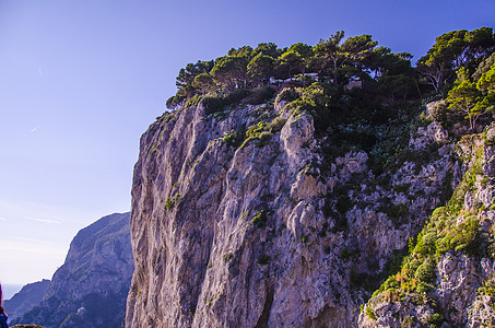 阿马尔菲海岸岩石的详情图片