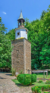 保加利亚Etar村的Clock塔假期旅游森林旅行文化烟囱公园树木村庄植物图片