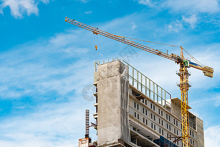 有起重机和建筑的建筑工地 房地产业安全项目住宅框架天空商业摩天大楼植物水泥房子图片