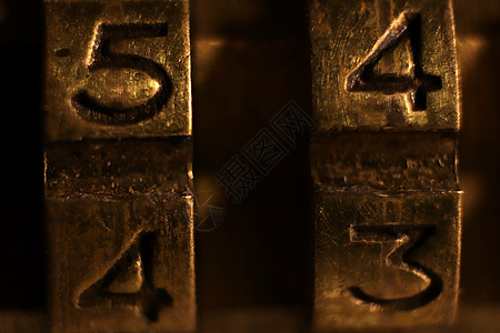 反铜锁号码5 4 4 3图片