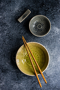 亚洲餐桌架用筷子桌子餐具环境刀具石器石头食物图片