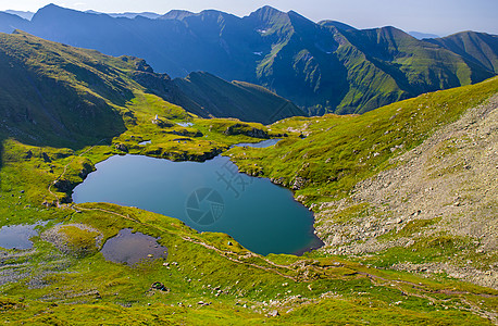 高山地区山区夏季湖图片