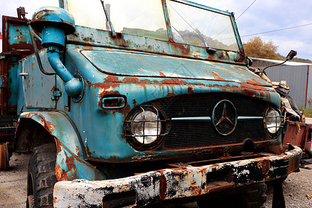 Rusty卡车开着小屋 老旧车 逆风汽车图片