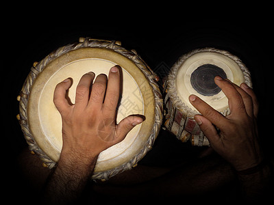 印度古典鼓  手鼓  正在演奏 运动模糊音乐黑色皮肤艺术模式文化乐器两只手古典音乐老师图片