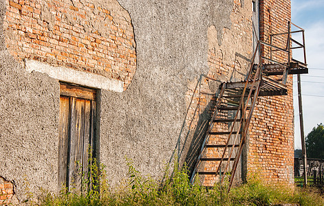 旧砖房金属水泥村庄住宅窗户建筑建筑学棕色材料楼梯图片