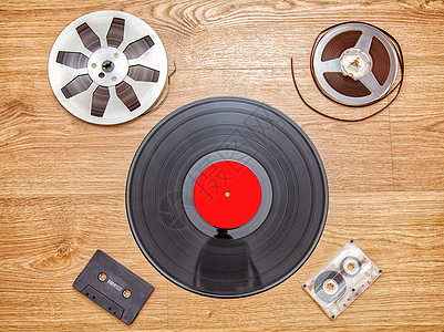 具有储层和累录磁带的乙烯基记录卷轴模拟音乐专辑标签配乐塑料磁盘歌曲盘子图片