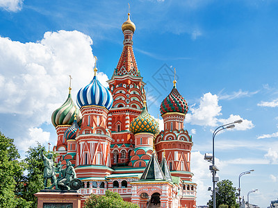 圣巴西尔大教堂的多姆斯 蓝天背景 米宁和波萨斯基纪念碑 俄罗斯莫斯科著名地标图片