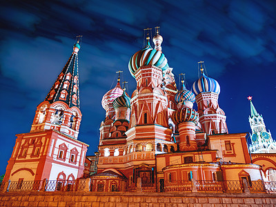 红广场上著名的圣巴西尔大教堂的夜景 长期暴露在俄罗斯莫斯科市首都照明建筑学教会星轨黑暗天文学观光地标旅游图片