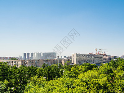 俄罗斯莫斯科Aeroport区建筑和公园全景 校对 Portnoy住宅机场建筑学天线城市摩天大楼景观天空起重机晴天图片