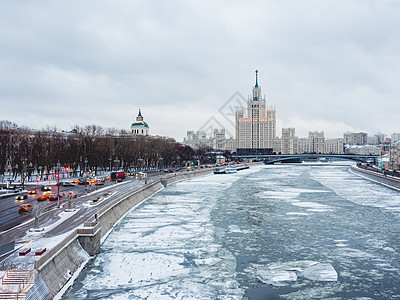 与莫斯科河边的冬季城市景 还有著名的斯大林摩天大楼 在科泰尔尼切斯卡雅银行观光中心建筑学旅游旅行建筑街道首都地标景观图片