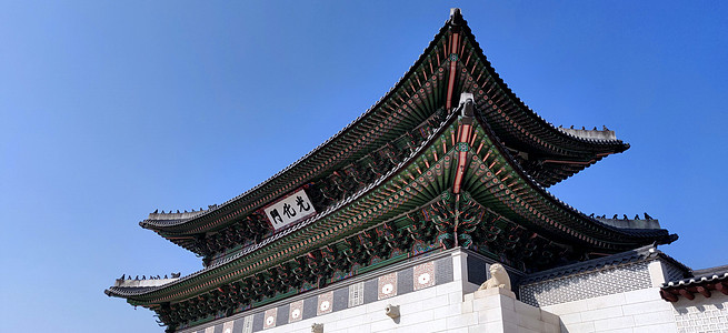 韩国首尔古老的宫殿 对抗蓝天图片