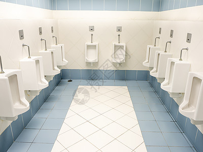 空的清洁新公共厕所奢华房间小便池镜子酒店卫生间民众排尿洗手间办公室背景