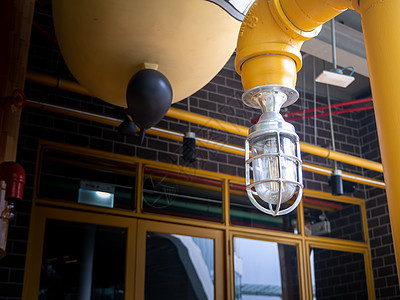 龙纹灯泡照亮温暖的光芒咖啡店吊灯玻璃概念灯光辉光风格力量天花板白炽灯图片