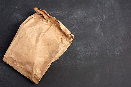 黑色背景 顶视图上的棕色纸袋营销零售食物牛皮纸杂货店购物商业回收生态环境图片