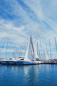 地中海海岸港口的游艇和船只 旅行和闲暇时间余弦天空海景巡航岛屿海洋天堂俱乐部运输假期图片