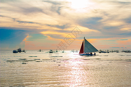 波拉凯岛日落前的帆船太阳血管海浪橙子海岸海景天空反射旅游自由图片