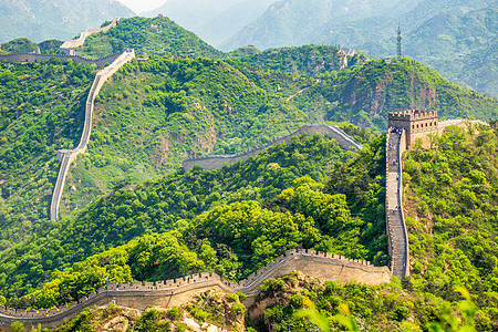 中国长城在绿山和山丘之间的全景文化障碍地标历史性边界岗楼世界旅行防御历史图片