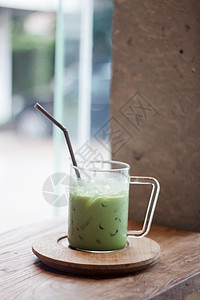 绿茶拿铁牛奶生活方式运动美食酒精服务拿铁绿茶桌子摄影图片