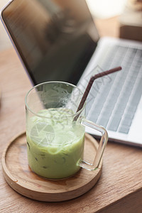 绿茶拿铁玻璃吃饭酒精团队服务抹茶绿色桌子生活方式绿茶图片