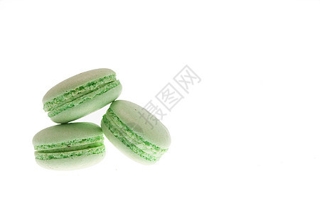 在白色背景上被孤立的美味绿色红心面包圈美食小吃小路甜点饼干糕点食物味道榛子蛋糕背景图片