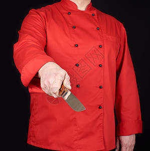 穿着红制服的厨师 拿着厨房刀烹饪刀刃男人工作室职业工作男性乐器白色红色图片
