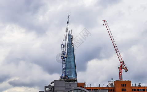 各地高楼建筑工地的几架起重机建筑学工程财产房子基础设施施工进步机器蓝色摩天大楼图片