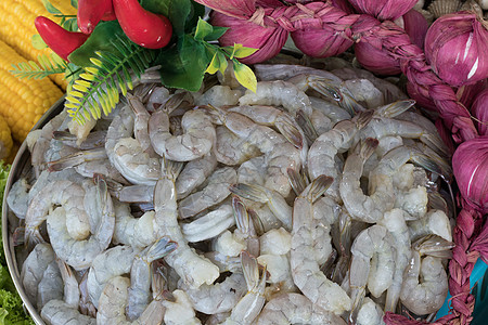 市场上的生虾和新鲜虾图片