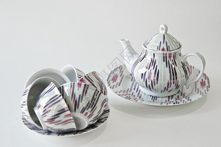 设置用于白色背景的茶叶装饰品餐具杯子飞碟盘子茶壶饮料制品茶碗窗饰图片
