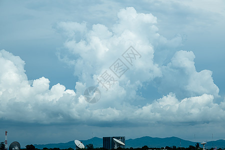 背景我们的一些白云和蓝天cloudscape照片阳光磨砂玻璃风暴蓝色气氛摄影薄雾天气气泡图片