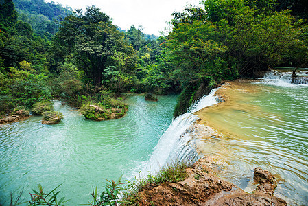 泰国美丽的瀑瀑布热带水源风景法律场景自然诉讼森林旅行岩石图片