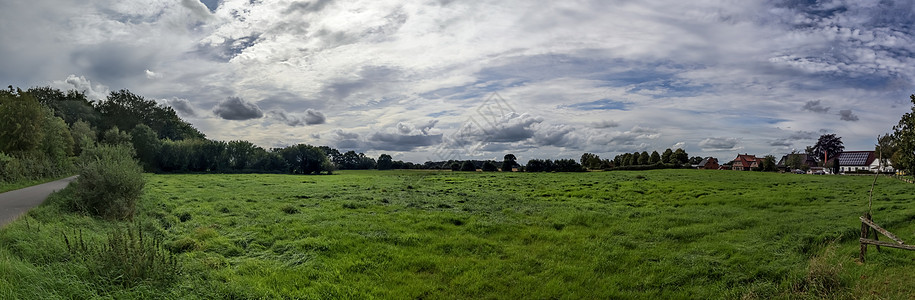 北欧一位欧元伯爵的美丽高分辨率全美概观农业树木阳光牧场远景农田农场国家土地地平线图片