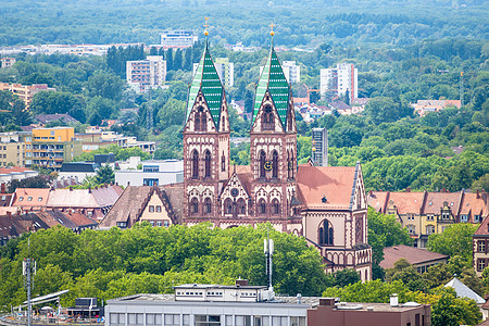 从Freiburg的Kirchberg 查看爬坡建筑学地标旅行风景天空教会绿色景观建筑图片
