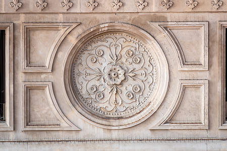 意大利米兰大教堂的装饰品背景图片