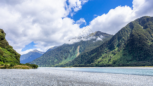 新西兰南部的河流风景图示新西兰南部河床蓝色乡村植物旅游石头旅行岩石天气情绪图片