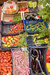 意大利市场上的蔬菜店铺团体农场收成篮子黄瓜辣椒杂货店农业生产图片