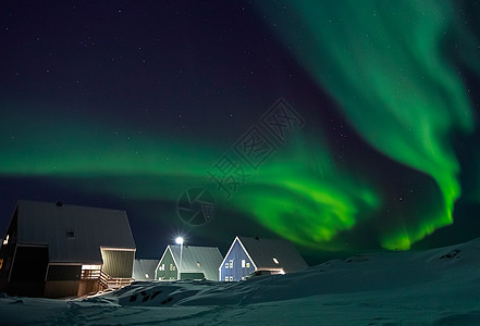 因努伊特人上空的北极村和北光绿浪城市旅行星星北极星村庄辉光首都温度天文学山脉图片