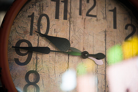 老旧的时钟金属古董艺术小时圆圈金子白色时间图片