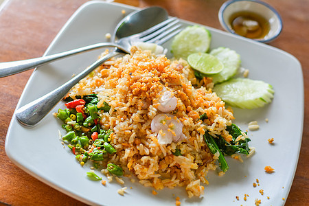 好吃的泰国菜 鸡蛋炸米饭 卡莱吃辣椒图片